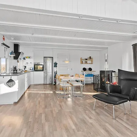 Stunning Home In Humble With Wifi