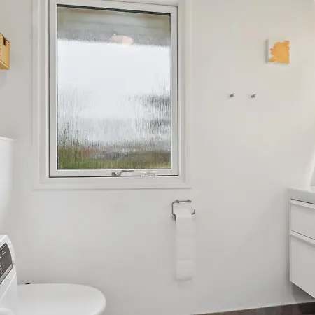 Stunning Home In Humble With Wifi * Nordenbro Vesteregn